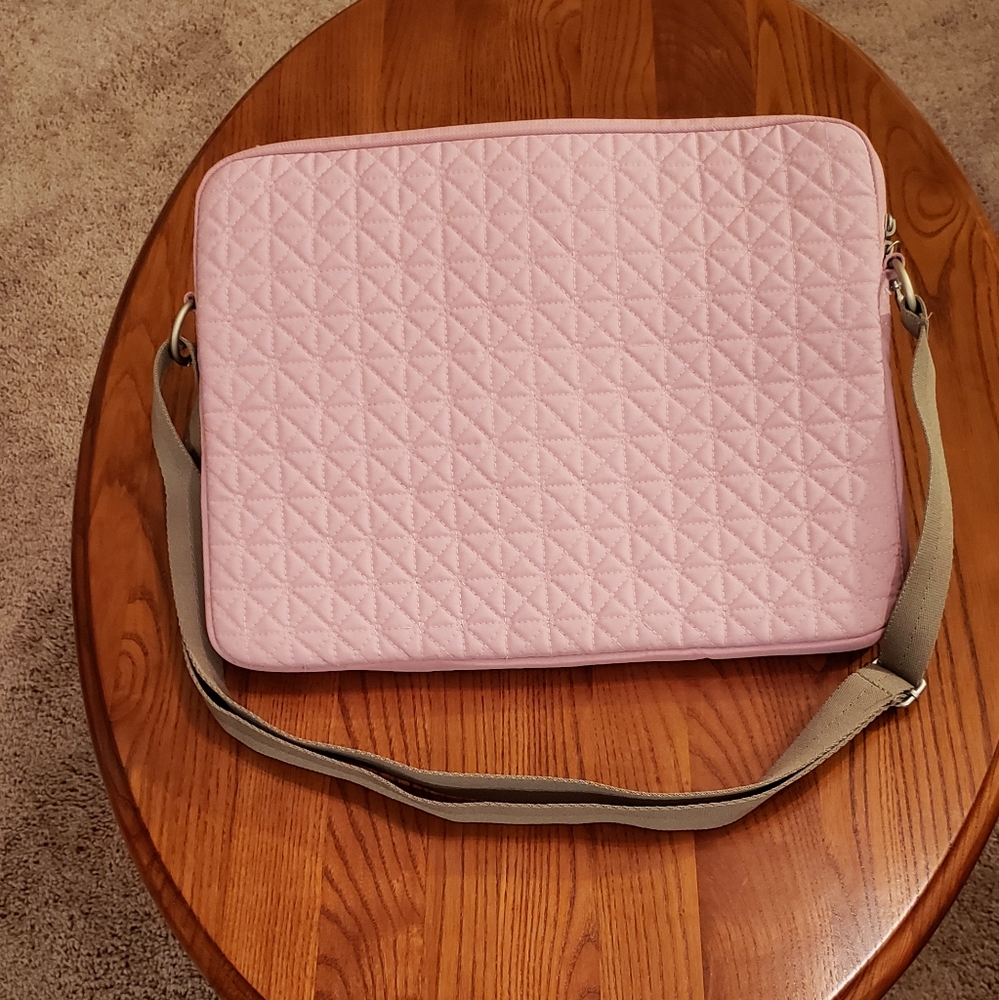 Belkin pink quilted laptop bag with strap - Picture 1 of 7